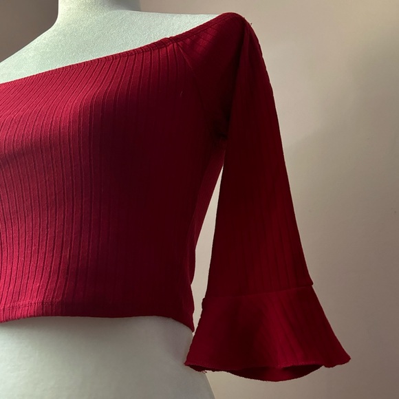 Forever21 Cropped Off the Shoulder Flounce Sleeve Top - Picture 3 of 5